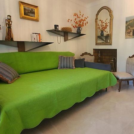 Charmant Appartement En Rez De Jardin サルテーヌ エクステリア 写真